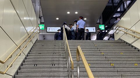 環状線 大阪駅で車内…